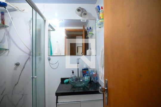 Banheiro de apartamento para alugar com 2 quartos, 50m² em Vila Água Funda, São Paulo