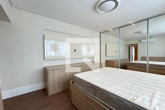 Suíte 1 de apartamento para alugar com 3 quartos, 160m² em Centro, Florianópolis