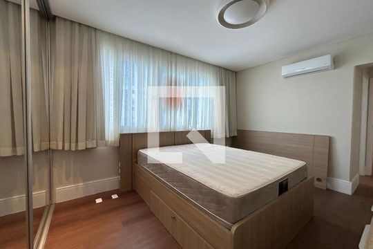 Suíte 1 de apartamento para alugar com 3 quartos, 160m² em Centro, Florianópolis
