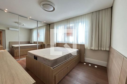 Suíte 1 de apartamento para alugar com 3 quartos, 160m² em Centro, Florianópolis