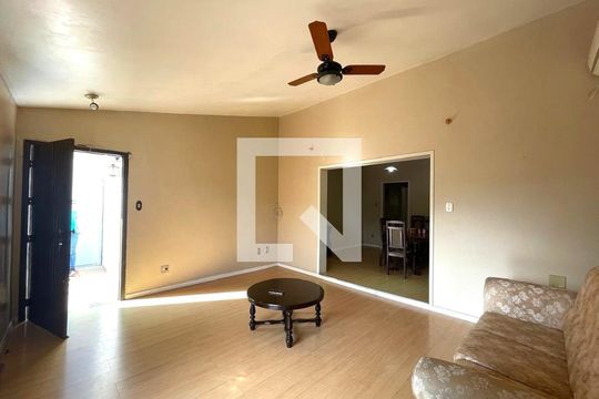 Casa à venda com 3 quartos, 180m² em Fião, São Leopoldo