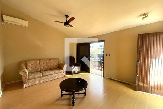 Casa à venda com 3 quartos, 180m² em Fião, São Leopoldo