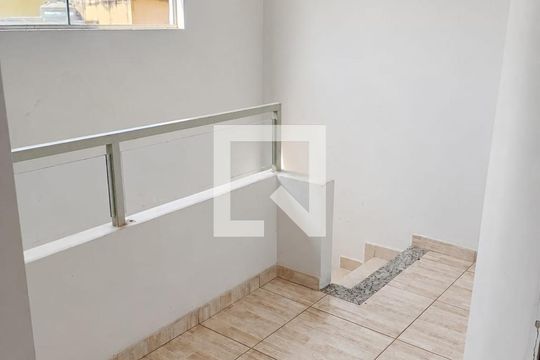 Corredor de casa para alugar com 4 quartos, 184m² em Papillon Park, Aparecida de Goiânia