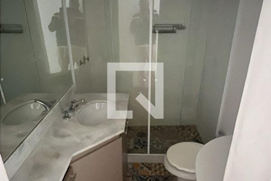 Banheiro de apartamento para alugar com 3 quartos, 80m² em Botafogo, Rio de Janeiro