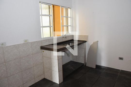 Cozinha de casa para alugar com 1 quarto, 50m² em Parque Industrial, Embu das Artes