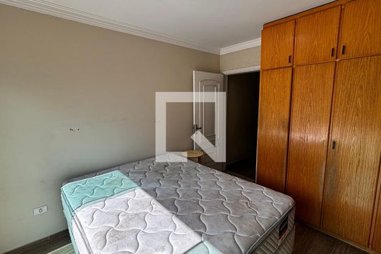 Suite de casa à venda com 4 quartos, 198m² em Jardim Monte Libano, Santo André