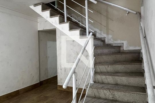 Escada de casa à venda com 4 quartos, 198m² em Jardim Monte Libano, Santo André