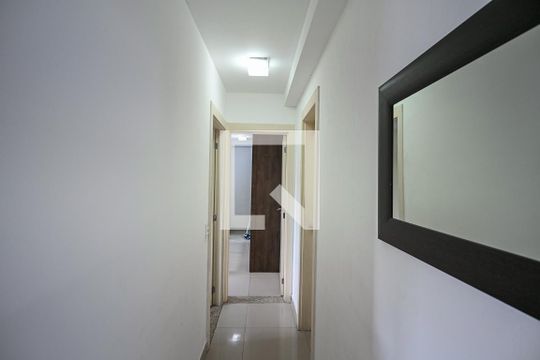 Corredor de apartamento à venda com 2 quartos, 63m² em Chácara Agrindus, Taboão da Serra