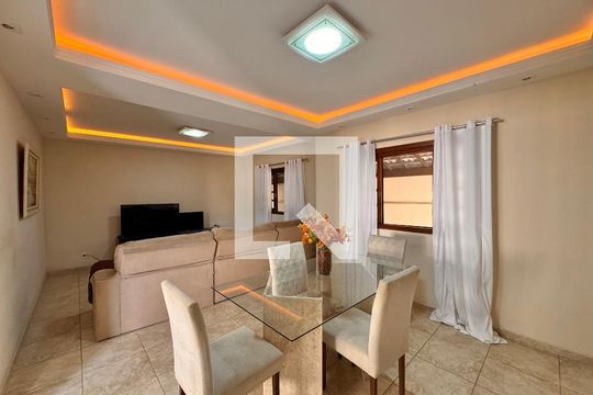 Sala de casa de condomínio para alugar com 4 quartos, 400m² em Vargem Grande, Rio de Janeiro