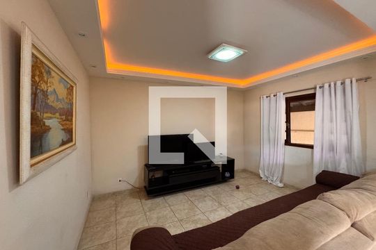 Sala de casa de condomínio para alugar com 4 quartos, 400m² em Vargem Grande, Rio de Janeiro