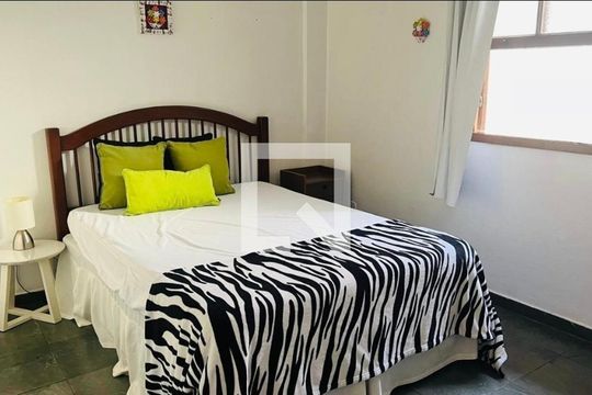 Quarto de casa de condomínio para alugar com 2 quartos, 85m² em Célula Mater, Cabo Frio