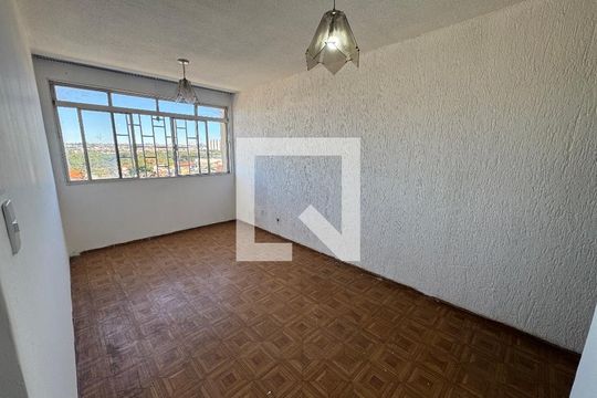 Sala de apartamento à venda com 2 quartos, 63m² em Qna 18, Brasília