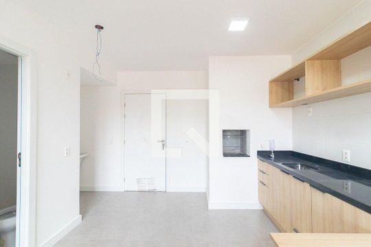 Cozinha de apartamento para alugar com 1 quarto, 58m² em Azenha, Porto Alegre
