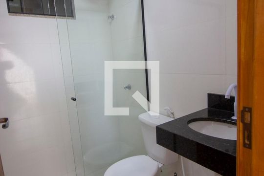 Banheiro de apartamento à venda com 2 quartos, 65m² em Setor Habitacional Vicente Pires, Brasília