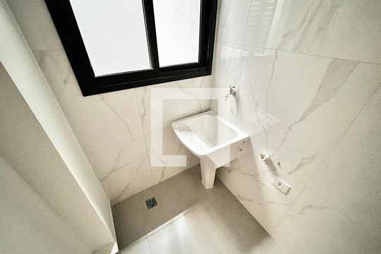 Cozinha e Área de Serviço de apartamento para alugar com 2 quartos, 45m² em Vila Paiva, São Paulo