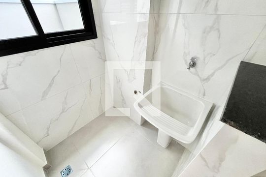 Cozinha e Área de Serviço de apartamento para alugar com 2 quartos, 45m² em Vila Paiva, São Paulo