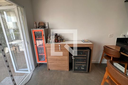 Sala de casa de condomínio à venda com 4 quartos, 240m² em Chácara Monte Alegre, São Paulo