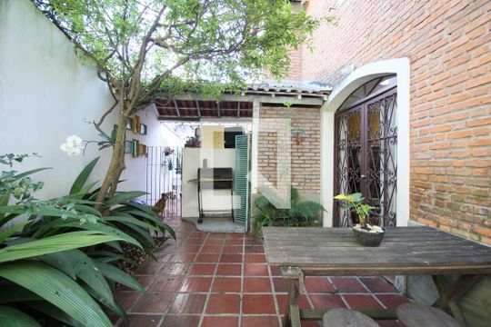 Área externa de casa à venda com 3 quartos, 264m² em Vila Progredior, São Paulo