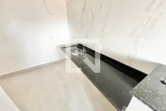 Cozinha e Área de Serviço de apartamento para alugar com 2 quartos, 45m² em Vila Paiva, São Paulo