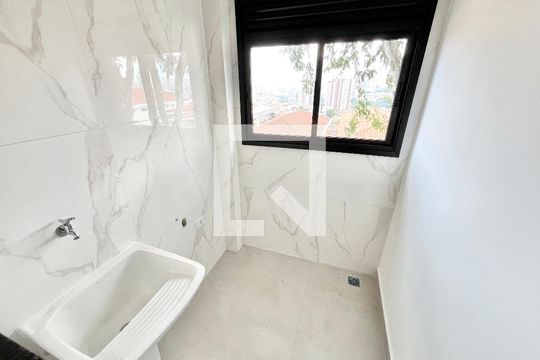 Cozinha e Área de Serviço de apartamento para alugar com 2 quartos, 45m² em Vila Paiva, São Paulo