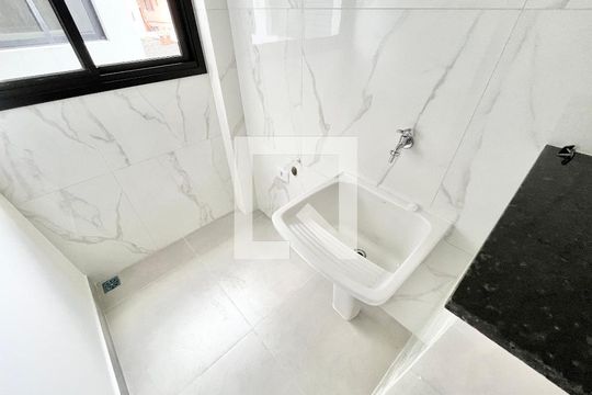 Cozinha e Área de Serviço de apartamento para alugar com 2 quartos, 40m² em Vila Paiva, São Paulo