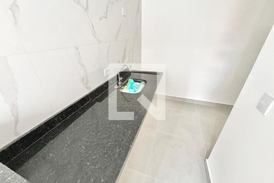 Cozinha e Área de Serviço de apartamento para alugar com 2 quartos, 40m² em Vila Paiva, São Paulo
