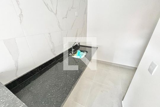 Cozinha e Área de Serviço de apartamento para alugar com 2 quartos, 40m² em Vila Paiva, São Paulo