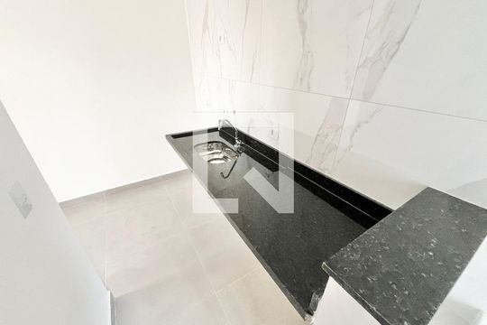 Cozinha e Área de Serviço de apartamento para alugar com 2 quartos, 40m² em Vila Paiva, São Paulo