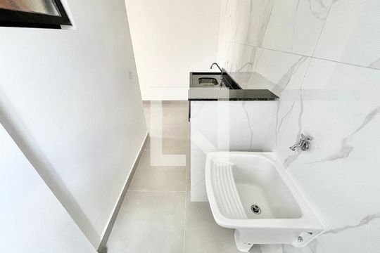 Cozinha e Área de Serviço de apartamento para alugar com 2 quartos, 40m² em Vila Paiva, São Paulo