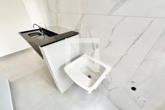 Cozinha e Área de Serviço de apartamento para alugar com 2 quartos, 40m² em Vila Paiva, São Paulo