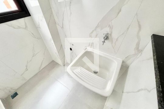 Cozinha e Área de Serviço de apartamento para alugar com 2 quartos, 40m² em Vila Paiva, São Paulo