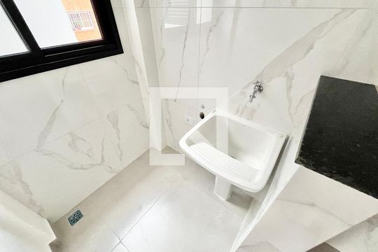Cozinha e Área de Serviço de apartamento para alugar com 2 quartos, 44m² em Vila Paiva, São Paulo