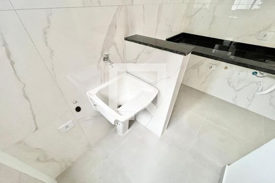 Cozinha e Área de Serviço de apartamento para alugar com 2 quartos, 44m² em Vila Paiva, São Paulo
