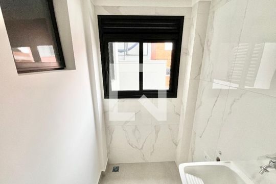 Cozinha e Área de Serviço de apartamento para alugar com 2 quartos, 44m² em Vila Paiva, São Paulo