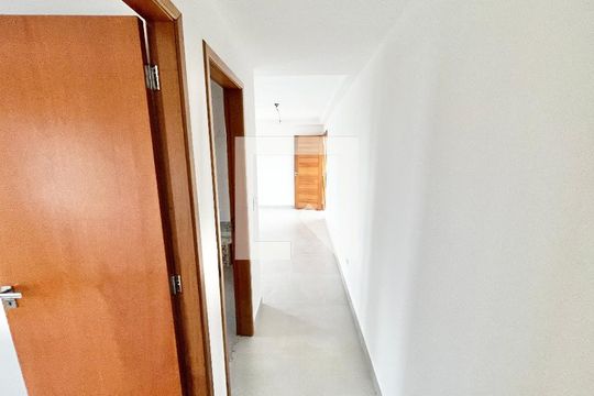 Corredor de apartamento para alugar com 2 quartos, 48m² em Vila Paiva, São Paulo