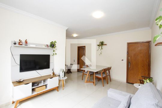 Sala de apartamento à venda com 3 quartos, 83m² em Padre Eustáquio, Belo Horizonte