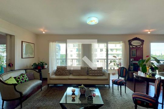 Apartamento para alugar com 3 quartos, 224m² em Alto de Pinheiros, São Paulo