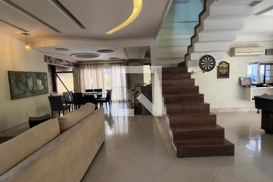 Casa de Condomínio para alugar com 7 quartos, 700m² em Recreio dos Bandeirantes, Rio de Janeiro