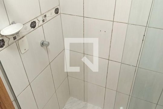 Banheiro 2 de apartamento para alugar com 3 quartos, 72m² em Auxiliadora, Porto Alegre