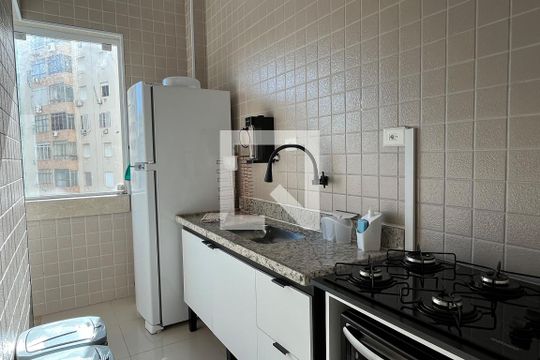 Cozinha e Área de Serviço de kitnet/studio para alugar com 1 quarto, 55m² em José Menino, Santos