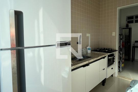 Cozinha e Área de Serviço de kitnet/studio para alugar com 1 quarto, 55m² em José Menino, Santos