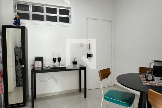 Copa de kitnet/studio para alugar com 1 quarto, 55m² em José Menino, Santos