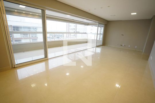 Apartamento para alugar com 4 quartos, 215m² em Setor Bueno, Goiânia