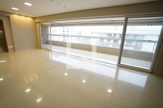 Apartamento para alugar com 4 quartos, 215m² em Setor Bueno, Goiânia