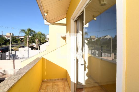 Casa à venda com 2 quartos, 112m² em Abranches, Curitiba
