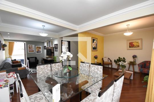 Sala de casa à venda com 3 quartos, 200m² em Boa Vista, Curitiba