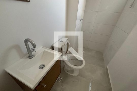 Banheiro  de apartamento à venda com 1 quarto, 30m² em Cidade Antônio Estêvão de Carvalho, São Paulo