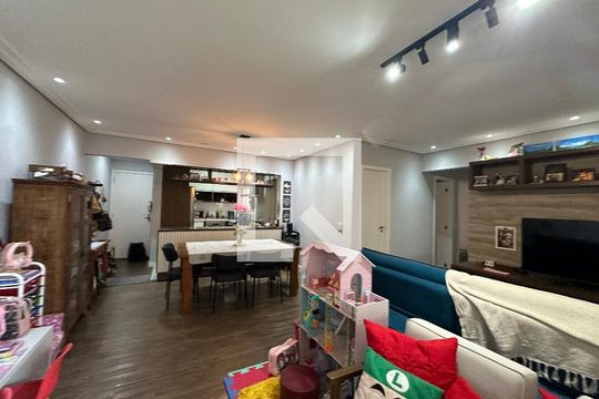 Sala de apartamento à venda com 3 quartos, 105m² em Jardim Tupanci, Barueri