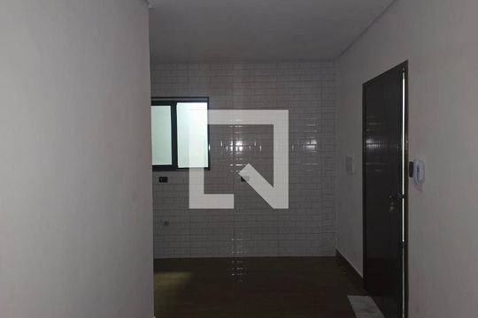 Sala e Cozinha  de kitnet/studio para alugar com 1 quarto, 26m² em Jardim Presidente Dutra, Guarulhos