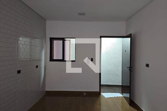 Sala  / Cozinha  de kitnet/studio para alugar com 2 quartos, 36m² em Jardim Presidente Dutra, Guarulhos